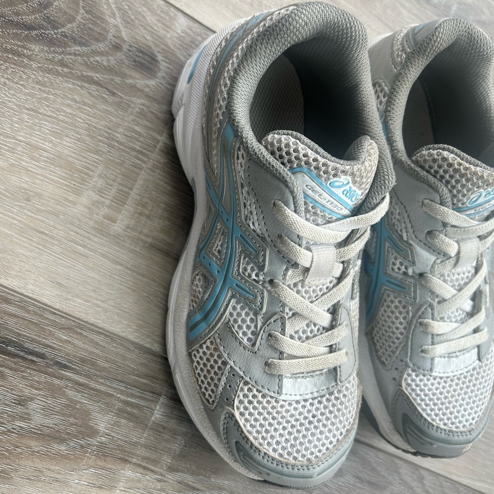 Asics Boys Sneakers in Gray and Light Blue - Picture 13 of 16